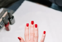 What color of enamel to use according to your skin color? What color of enamel to use according to your skin color